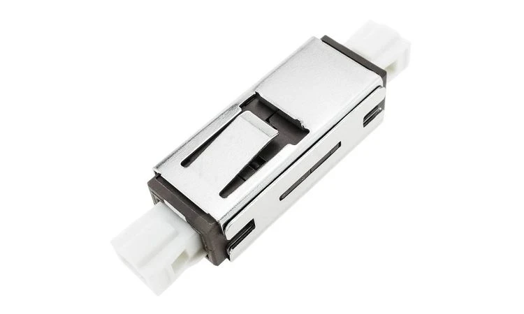 Fiiberoptiline MU-adapter