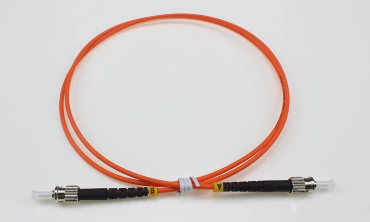 Fiiberoptilised ST hüppaja juhtmed