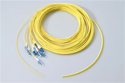 SC/UPC 12-tuumaline fiiberoptiline pigtail, 9/125 SM 0,9 mm PVC/LSZH